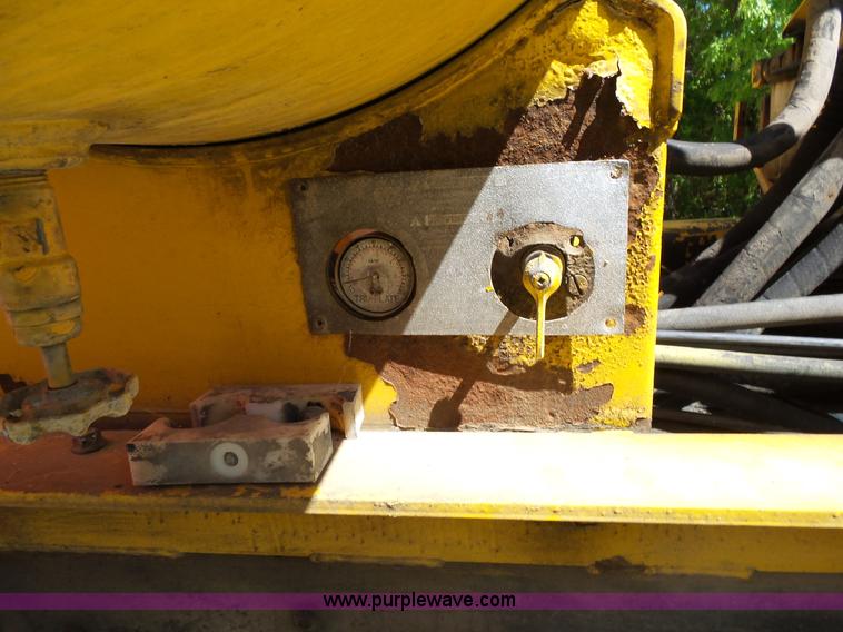 image for item L2029 1994 Ford LT8000 mixer truck