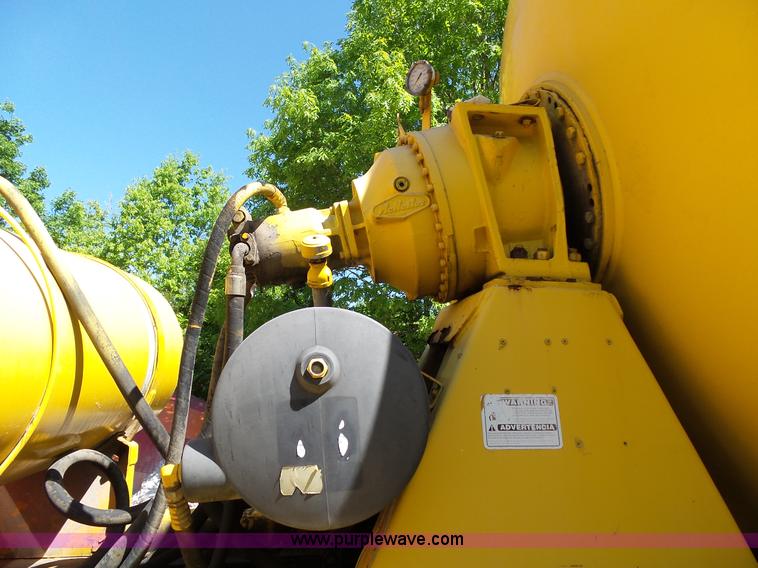 image for item L2029 1994 Ford LT8000 mixer truck