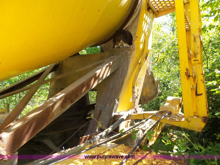 image for item L2029 1994 Ford LT8000 mixer truck