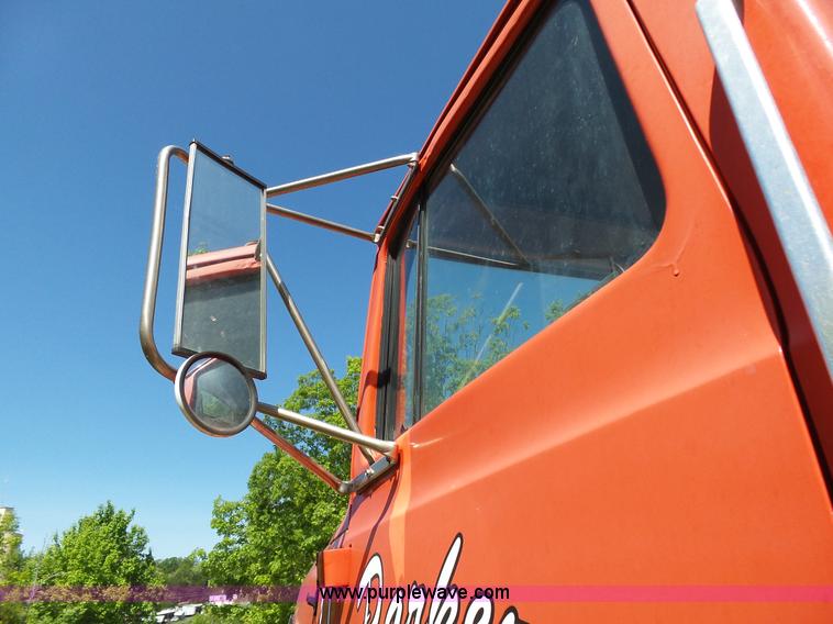 image for item L2029 1994 Ford LT8000 mixer truck