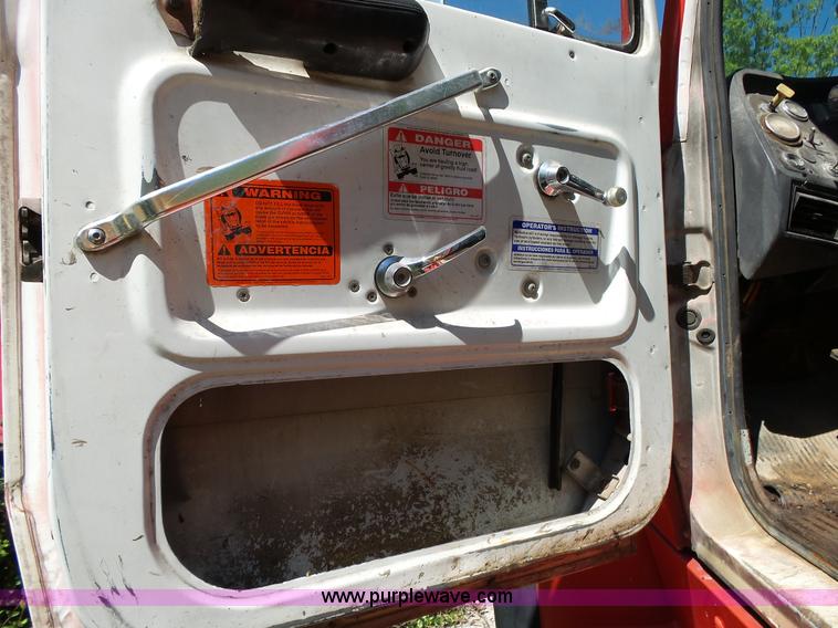 image for item L2029 1994 Ford LT8000 mixer truck