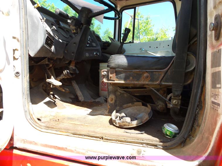 image for item L2029 1994 Ford LT8000 mixer truck