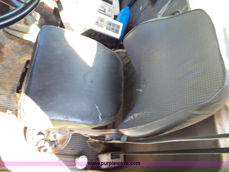 image for item L2029 1994 Ford LT8000 mixer truck