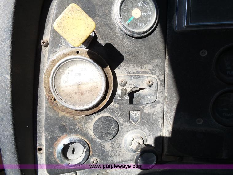 image for item L2029 1994 Ford LT8000 mixer truck