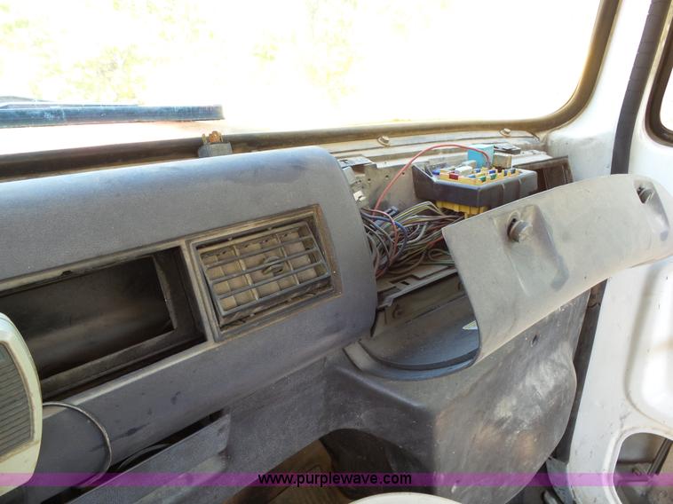 image for item L2029 1994 Ford LT8000 mixer truck