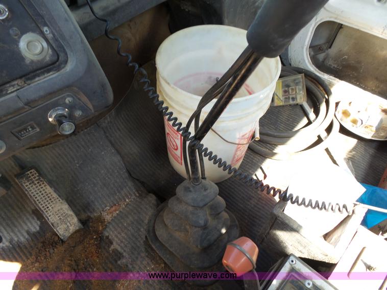 image for item L2029 1994 Ford LT8000 mixer truck