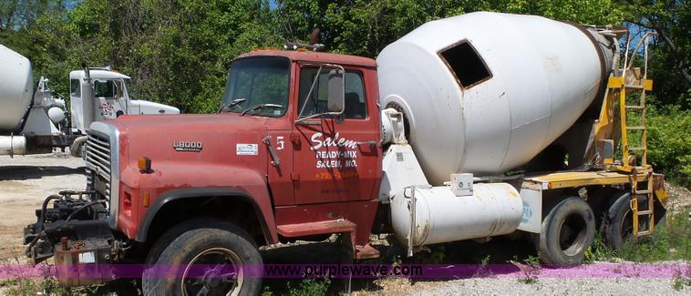 image for item L2030 1989 Ford LT8000 mixer truck