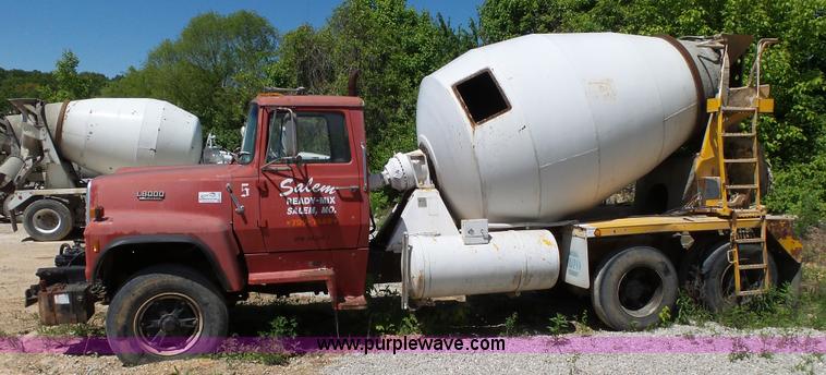 image for item L2030 1989 Ford LT8000 mixer truck