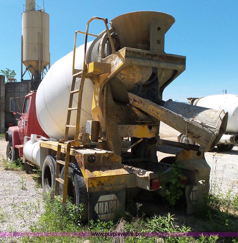 image for item L2030 1989 Ford LT8000 mixer truck