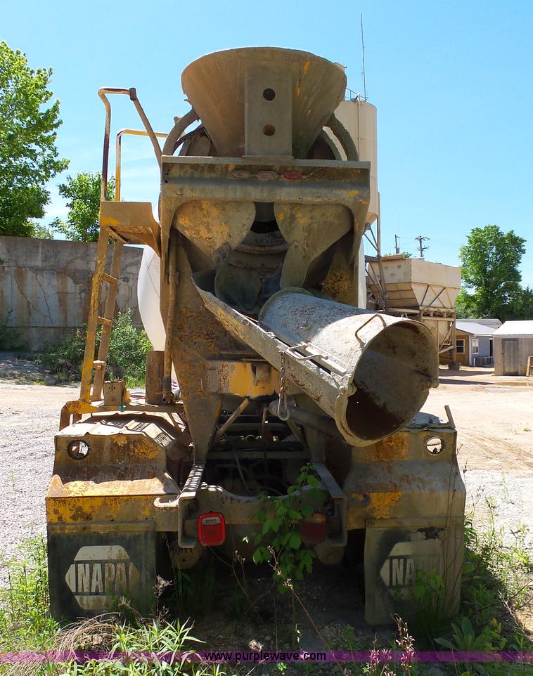 image for item L2030 1989 Ford LT8000 mixer truck