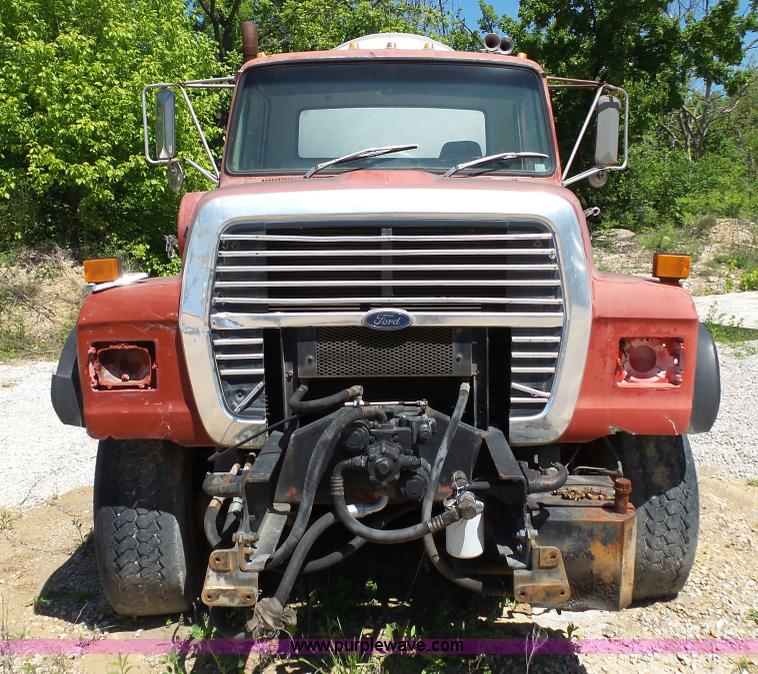 image for item L2030 1989 Ford LT8000 mixer truck