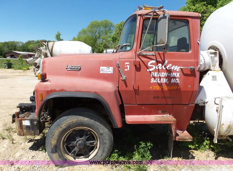 image for item L2030 1989 Ford LT8000 mixer truck