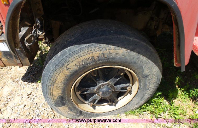 image for item L2030 1989 Ford LT8000 mixer truck