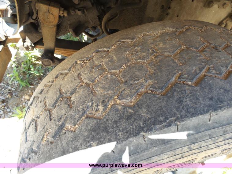 image for item L2030 1989 Ford LT8000 mixer truck