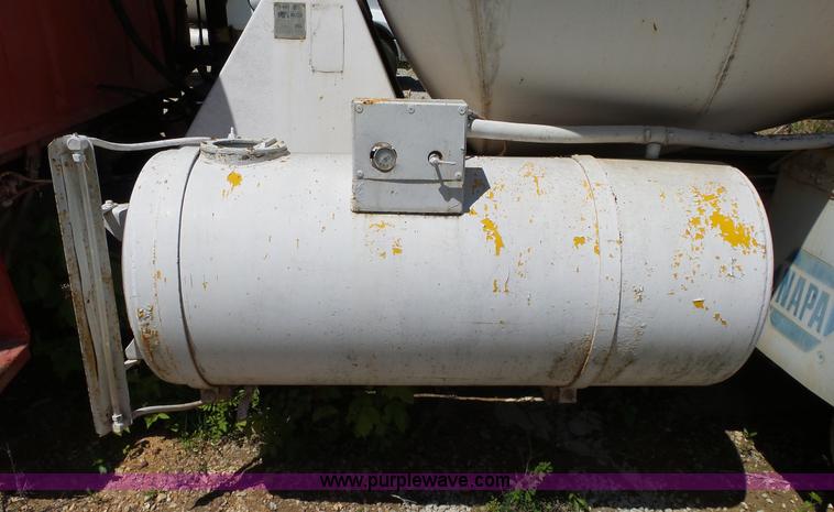 image for item L2030 1989 Ford LT8000 mixer truck