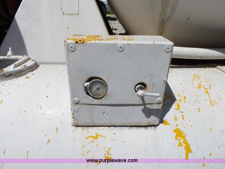 image for item L2030 1989 Ford LT8000 mixer truck