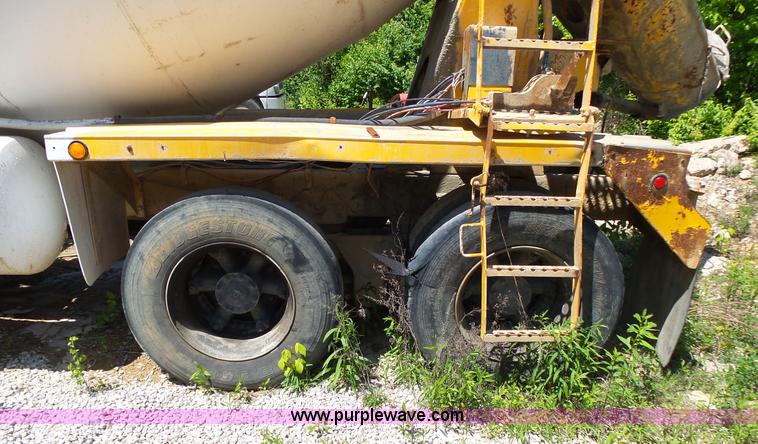 image for item L2030 1989 Ford LT8000 mixer truck