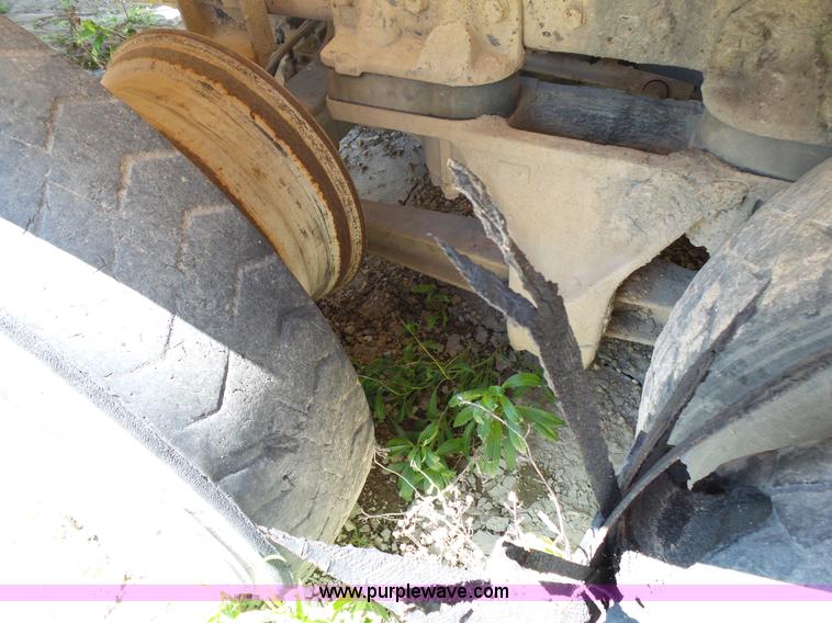 image for item L2030 1989 Ford LT8000 mixer truck