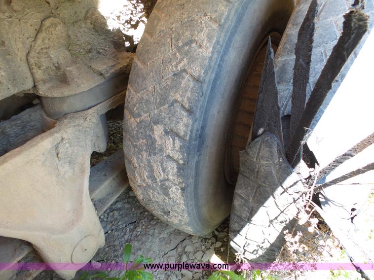 image for item L2030 1989 Ford LT8000 mixer truck