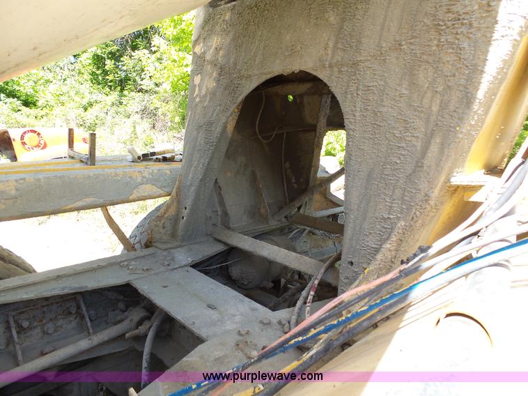 image for item L2030 1989 Ford LT8000 mixer truck