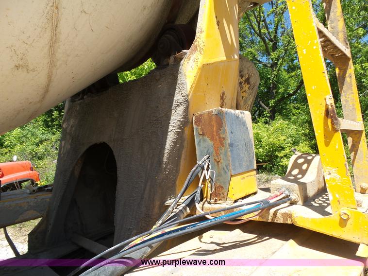 image for item L2030 1989 Ford LT8000 mixer truck