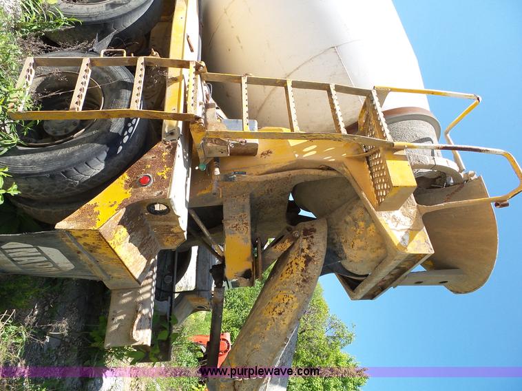 image for item L2030 1989 Ford LT8000 mixer truck