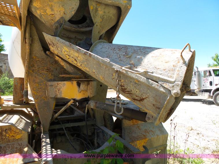 image for item L2030 1989 Ford LT8000 mixer truck