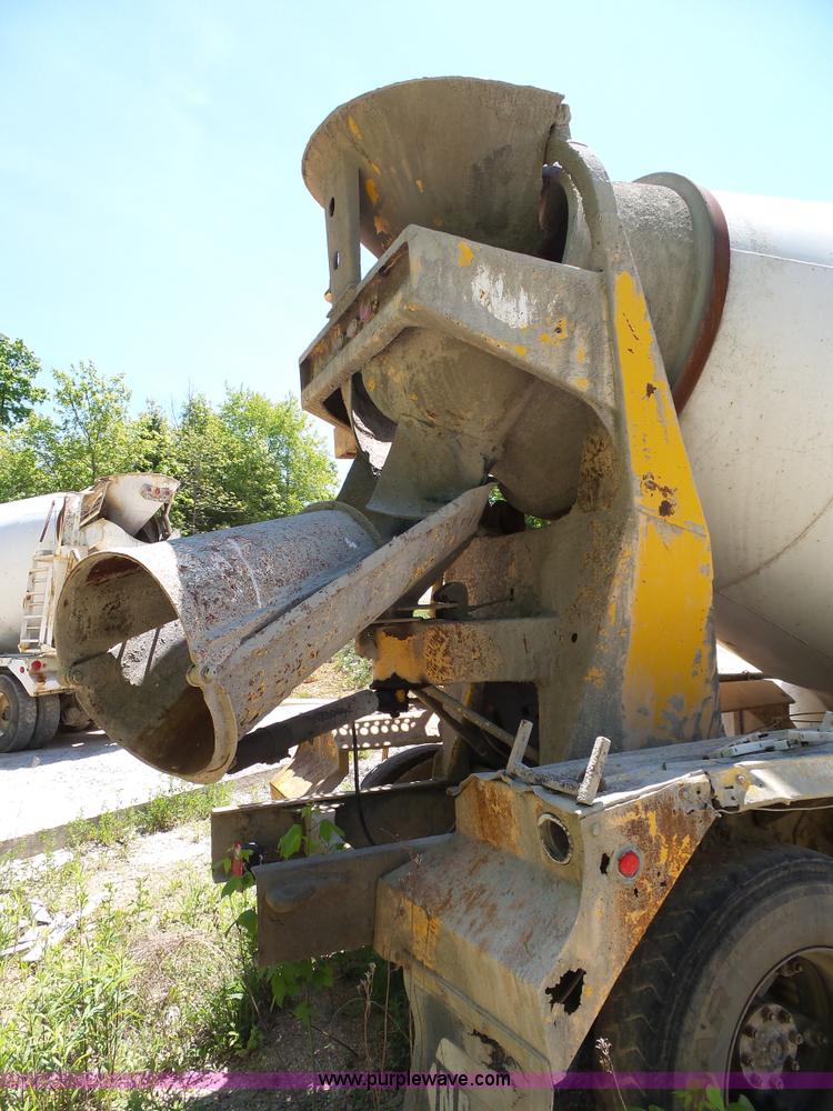 image for item L2030 1989 Ford LT8000 mixer truck