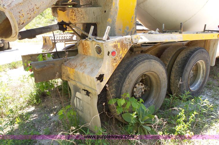 image for item L2030 1989 Ford LT8000 mixer truck