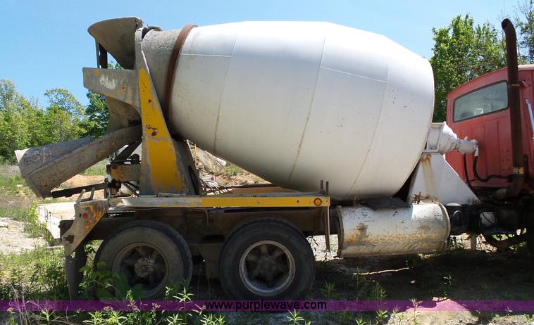 image for item L2030 1989 Ford LT8000 mixer truck
