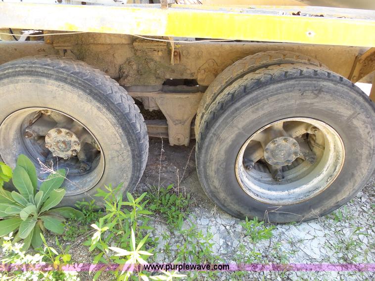 image for item L2030 1989 Ford LT8000 mixer truck