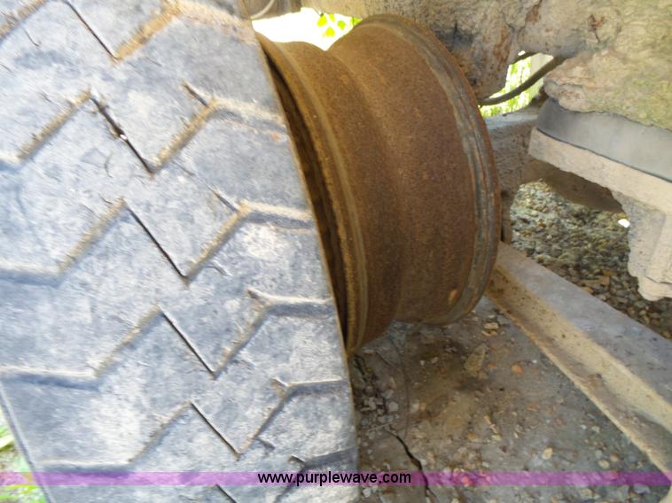 image for item L2030 1989 Ford LT8000 mixer truck