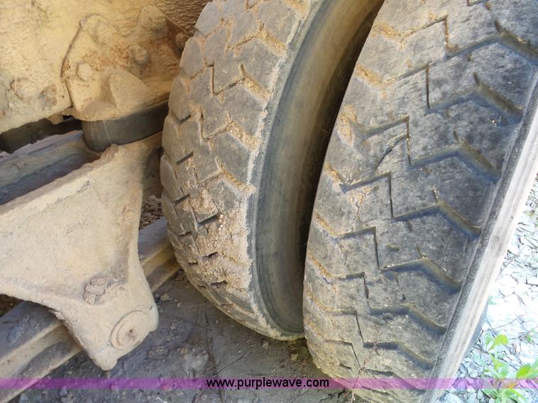 image for item L2030 1989 Ford LT8000 mixer truck