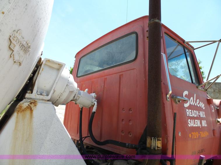 image for item L2030 1989 Ford LT8000 mixer truck