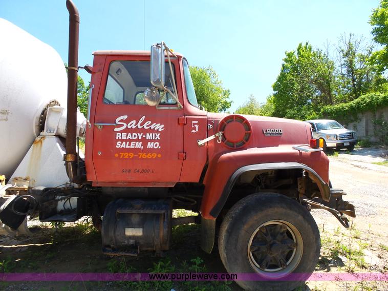 image for item L2030 1989 Ford LT8000 mixer truck
