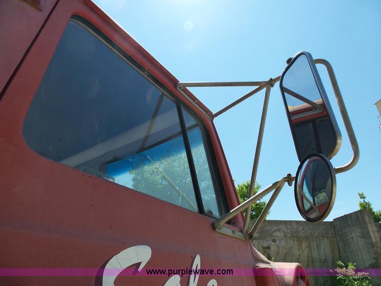 image for item L2030 1989 Ford LT8000 mixer truck