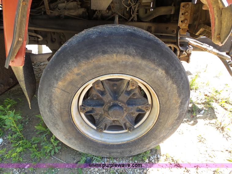 image for item L2030 1989 Ford LT8000 mixer truck