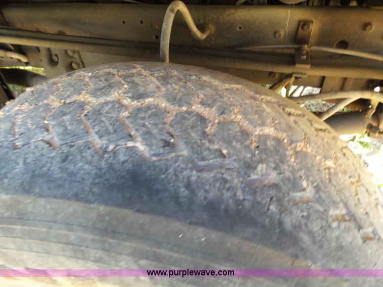 image for item L2030 1989 Ford LT8000 mixer truck