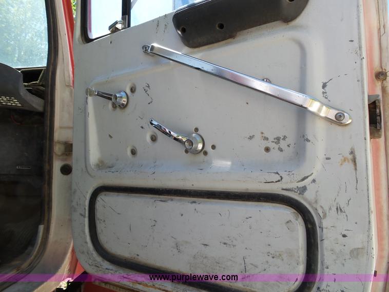 image for item L2030 1989 Ford LT8000 mixer truck