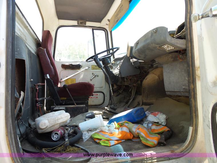 image for item L2030 1989 Ford LT8000 mixer truck