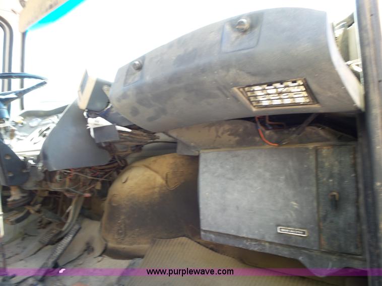 image for item L2030 1989 Ford LT8000 mixer truck
