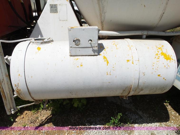 image for item L2030 1989 Ford LT8000 mixer truck