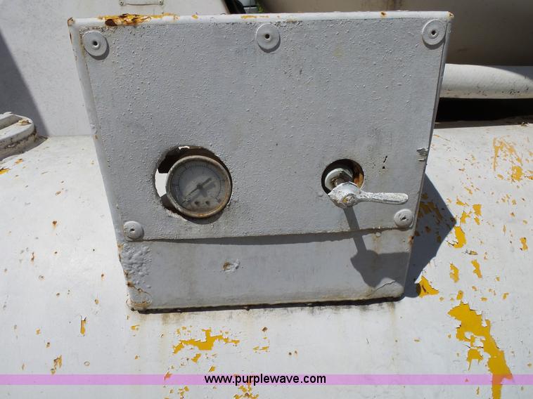 image for item L2030 1989 Ford LT8000 mixer truck