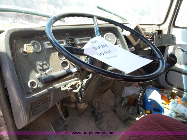 image for item L2030 1989 Ford LT8000 mixer truck