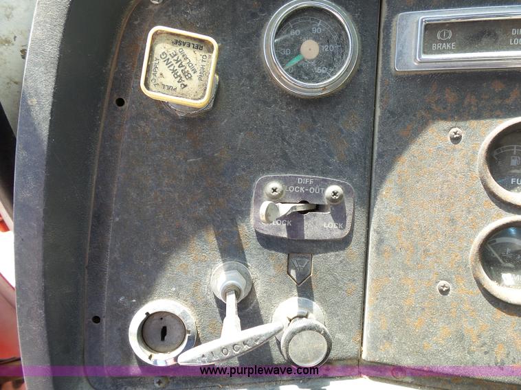 image for item L2030 1989 Ford LT8000 mixer truck