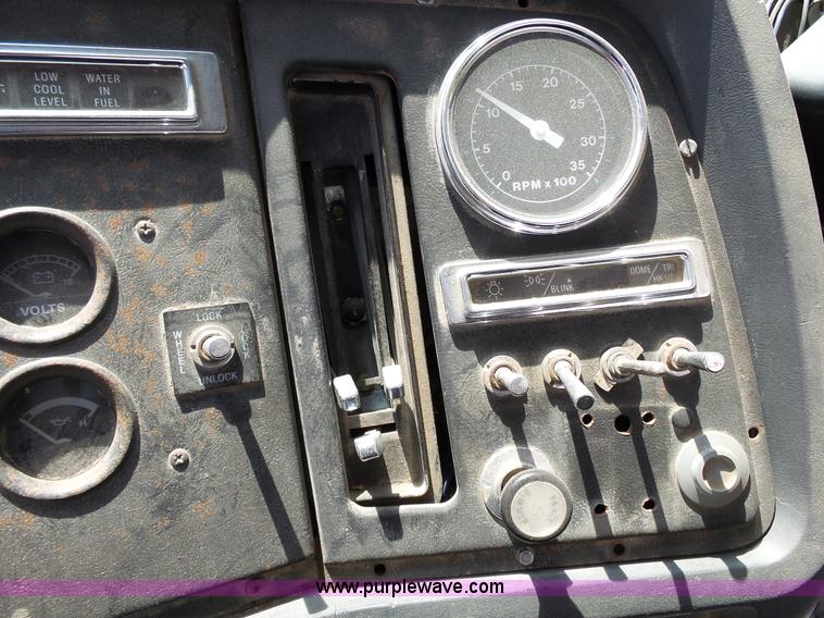 image for item L2030 1989 Ford LT8000 mixer truck