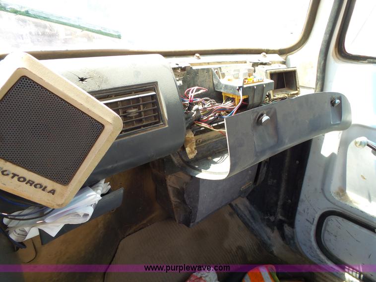 image for item L2030 1989 Ford LT8000 mixer truck