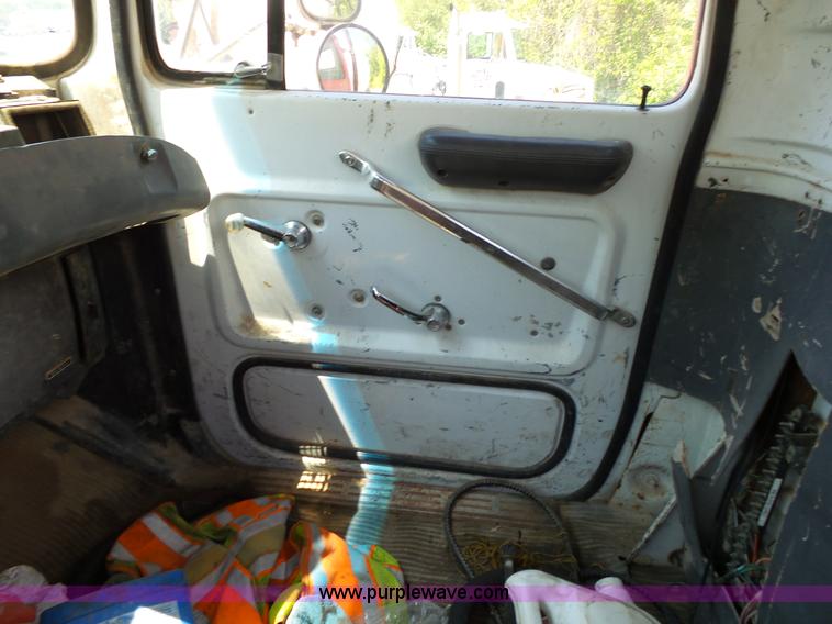 image for item L2030 1989 Ford LT8000 mixer truck