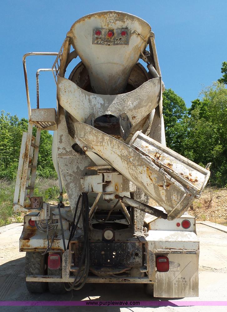 image for item L2031 1998 International 1840 mixer truck