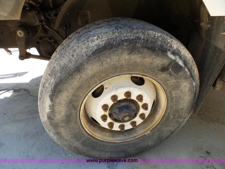 image for item L2031 1998 International 1840 mixer truck